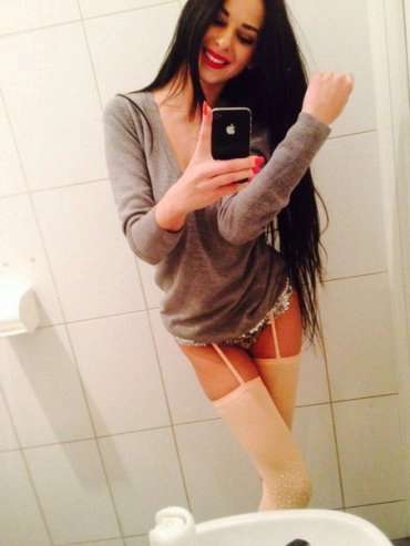 女 の おっぱい を 見る